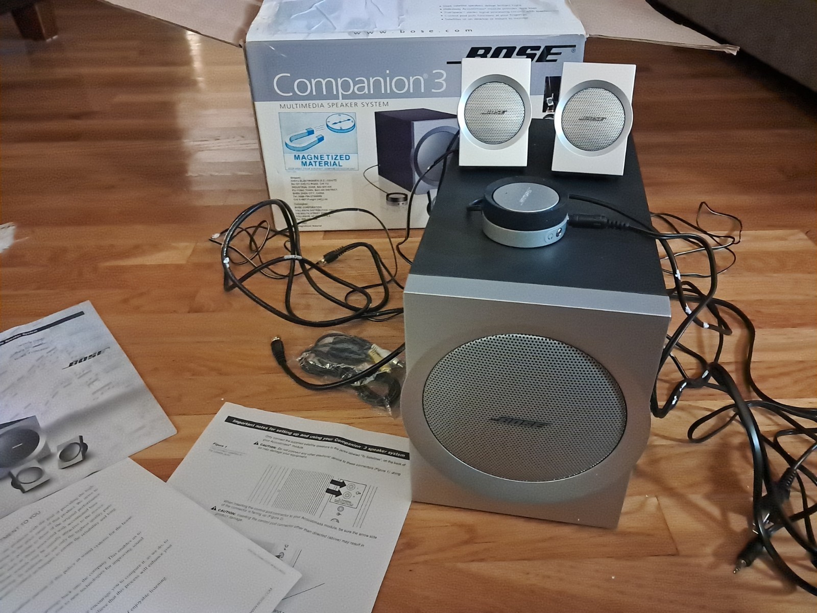 Bose Companion 3 Series  Multimedia Computer Speaker System Subwoofer & Pod