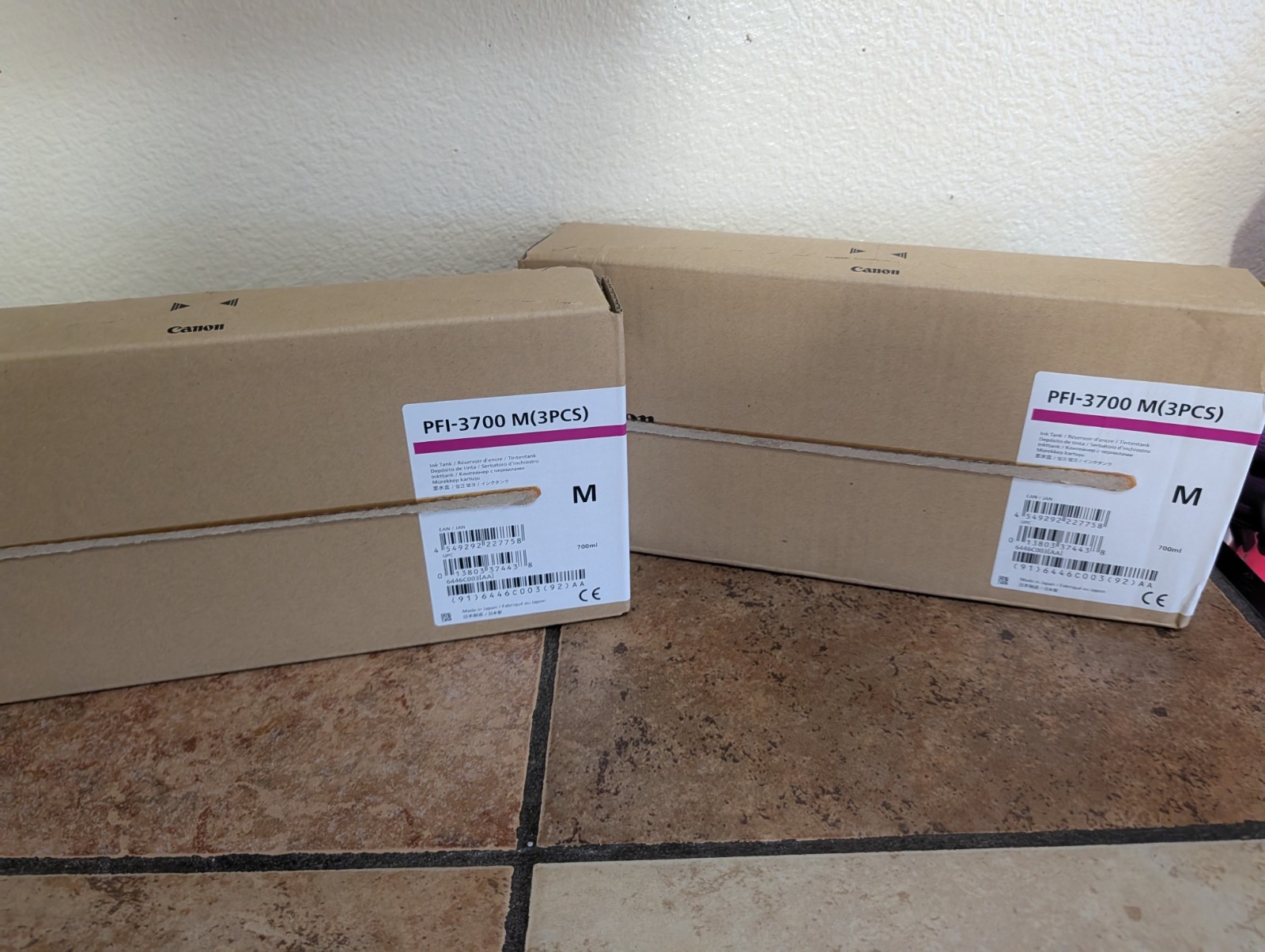 CANON Genuine MAGENTA Ink PFI-3700 PM ink Exp26  New Sealed in the plastic 