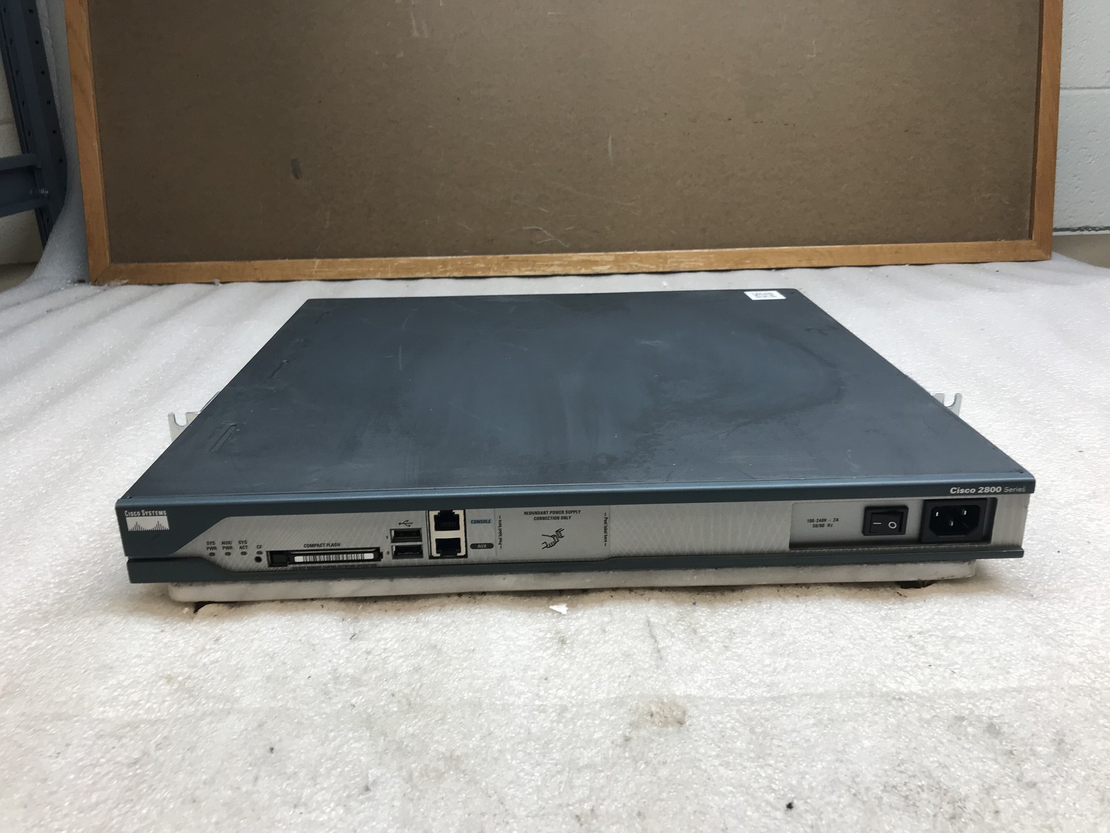 Cisco 2811 V05 2-Port Gigabit Wired Router w/ Rack Ears incl
