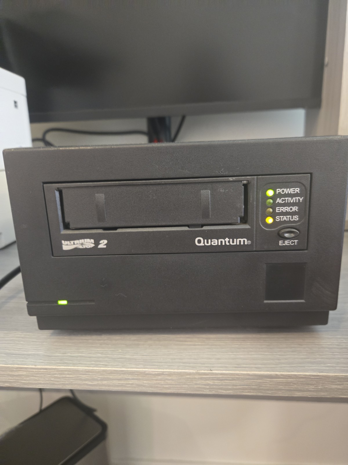 Quantum Ultrium 2 LTO-2 External Tape Drive CL1002 TE3200-502 Black