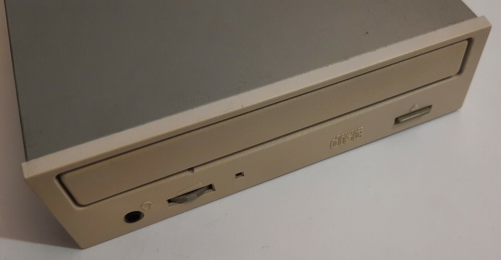 Hitachi CDR-8335 24x IDE CD-ROM Drive (Retro, 1998)