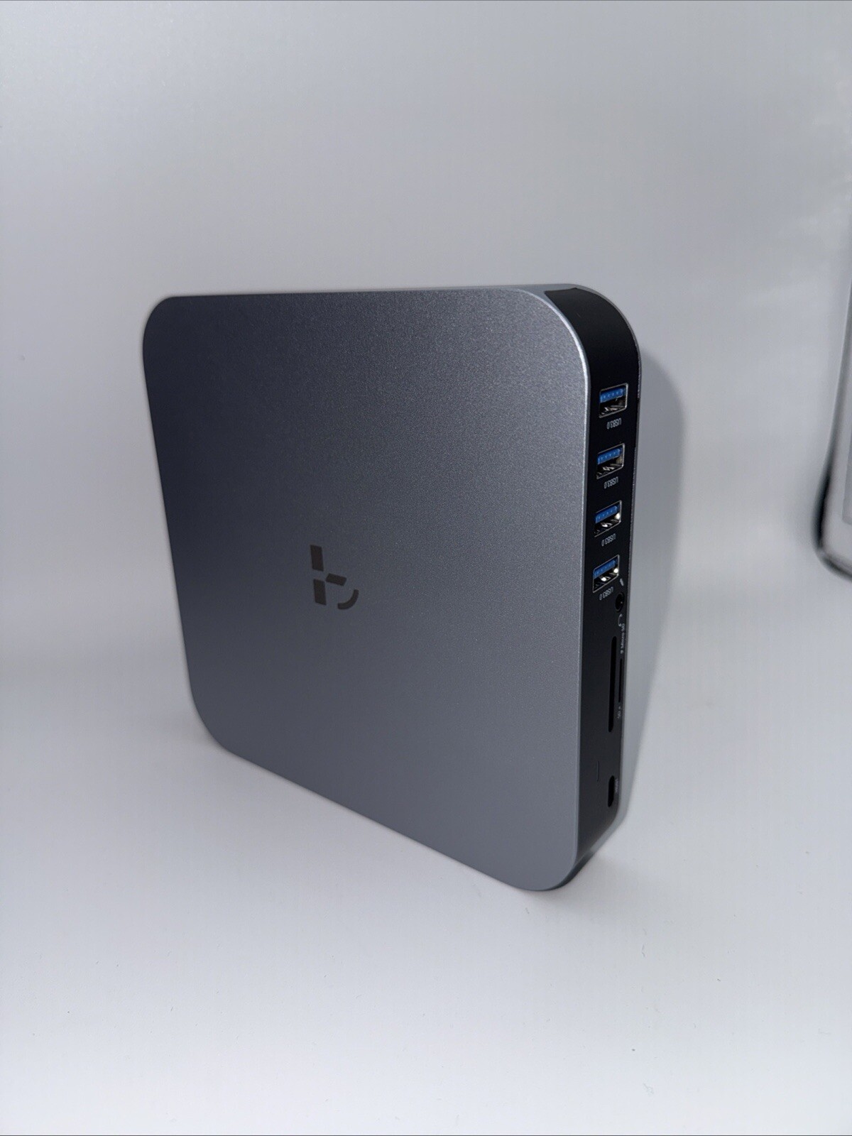 TOBENONE (UDS015) USB-C HDMI & VGA Docking Station