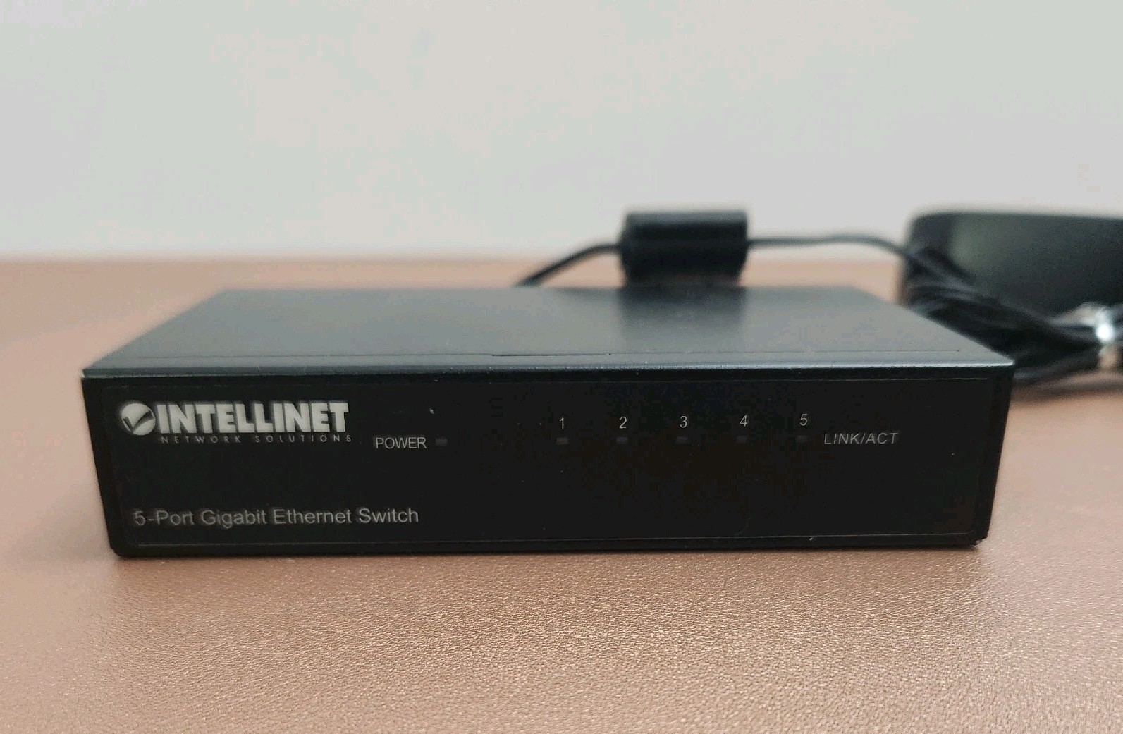 The Intellinet 5-Port Gigabit Ethernet Switch (model 530378) Rev 1.