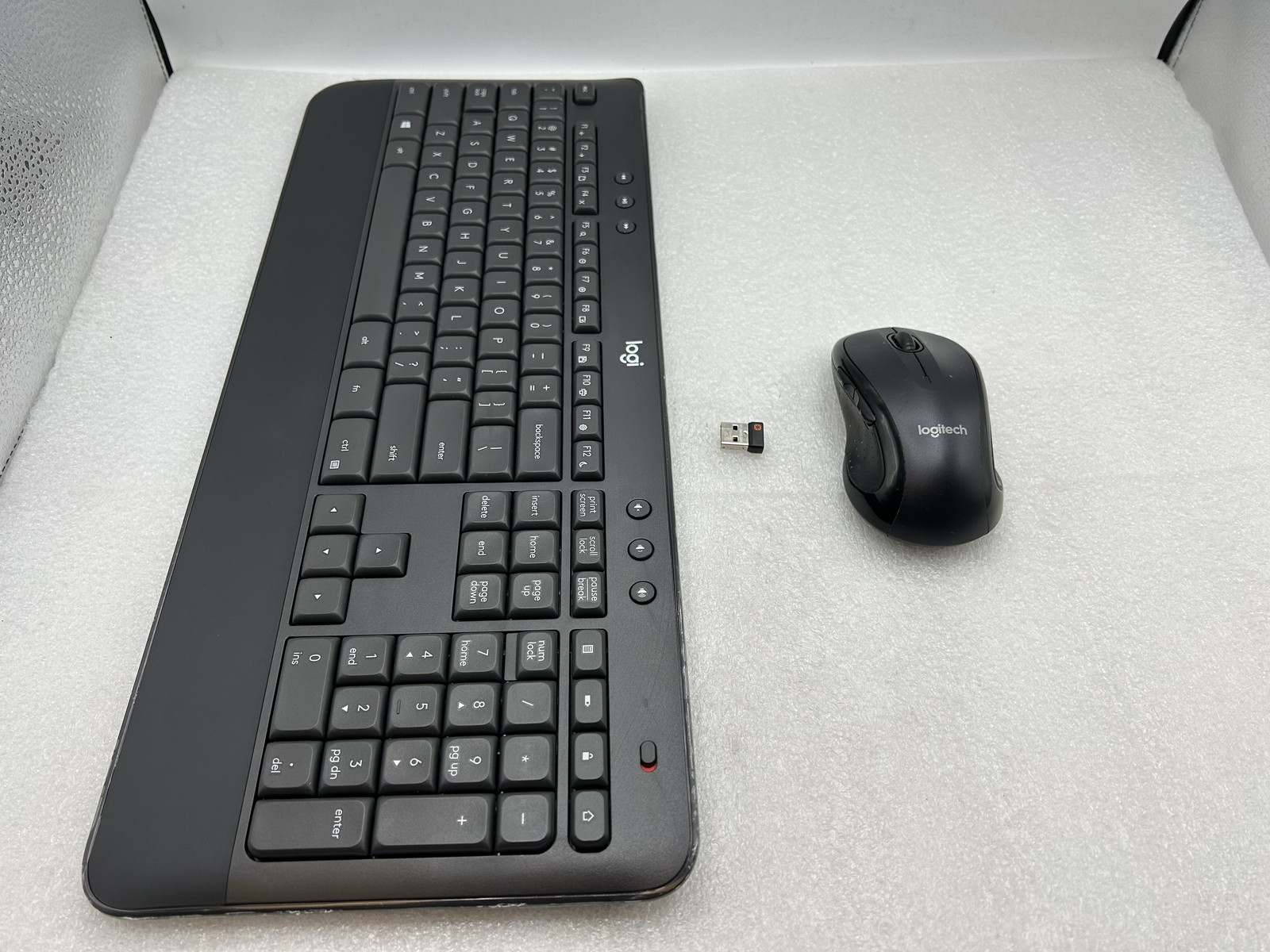 Logitech K545 & M510 Wireless Mouse and Keyboard Combo w/ Uni Receiver Free S/H