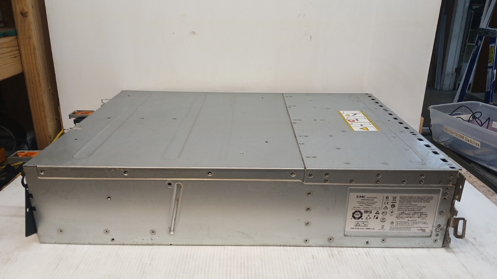 Dell EMC STPE15 Hard Drive Storage Array  *POWERS ON* *UNTESTED* *READ*