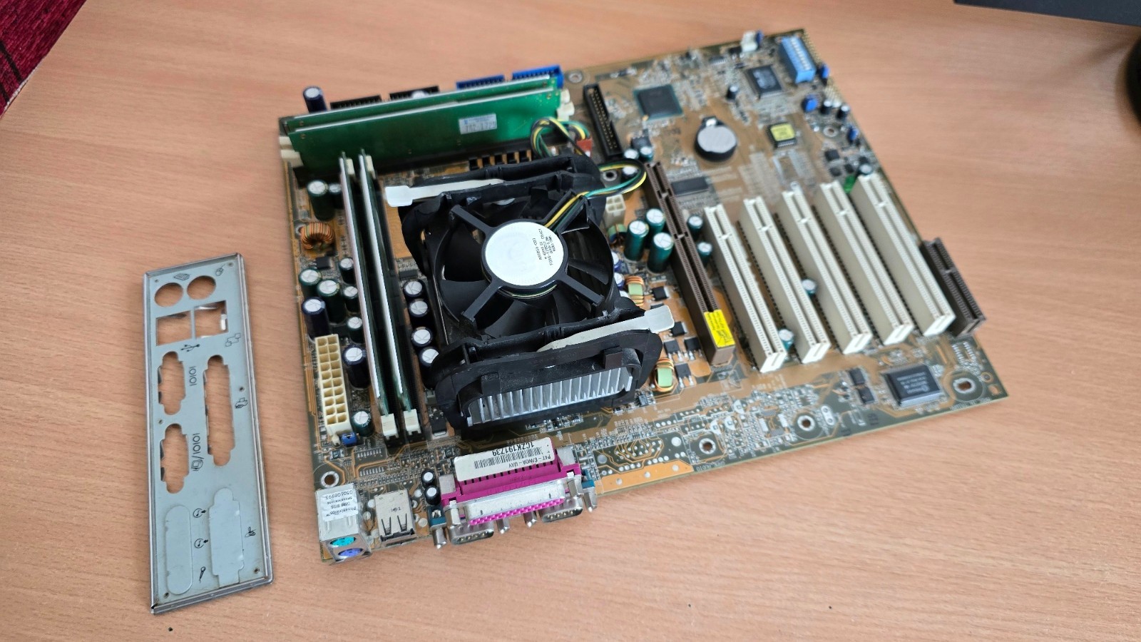 ASUS P4T-E RAMBUS motherboard + Intel Pentium 4 1.7GHz + 512MB RDRAM - 100% OK