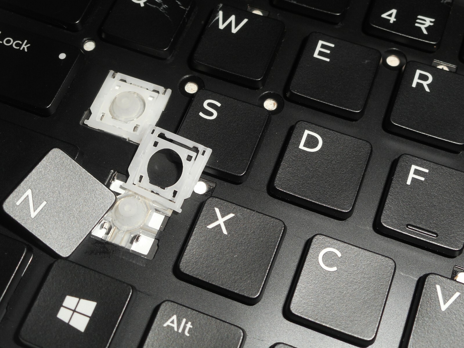 Single Key Cap + Clip For Dell Latitude 5490/7490 P/N: 4VMV0 Model: NSK-LK3BC