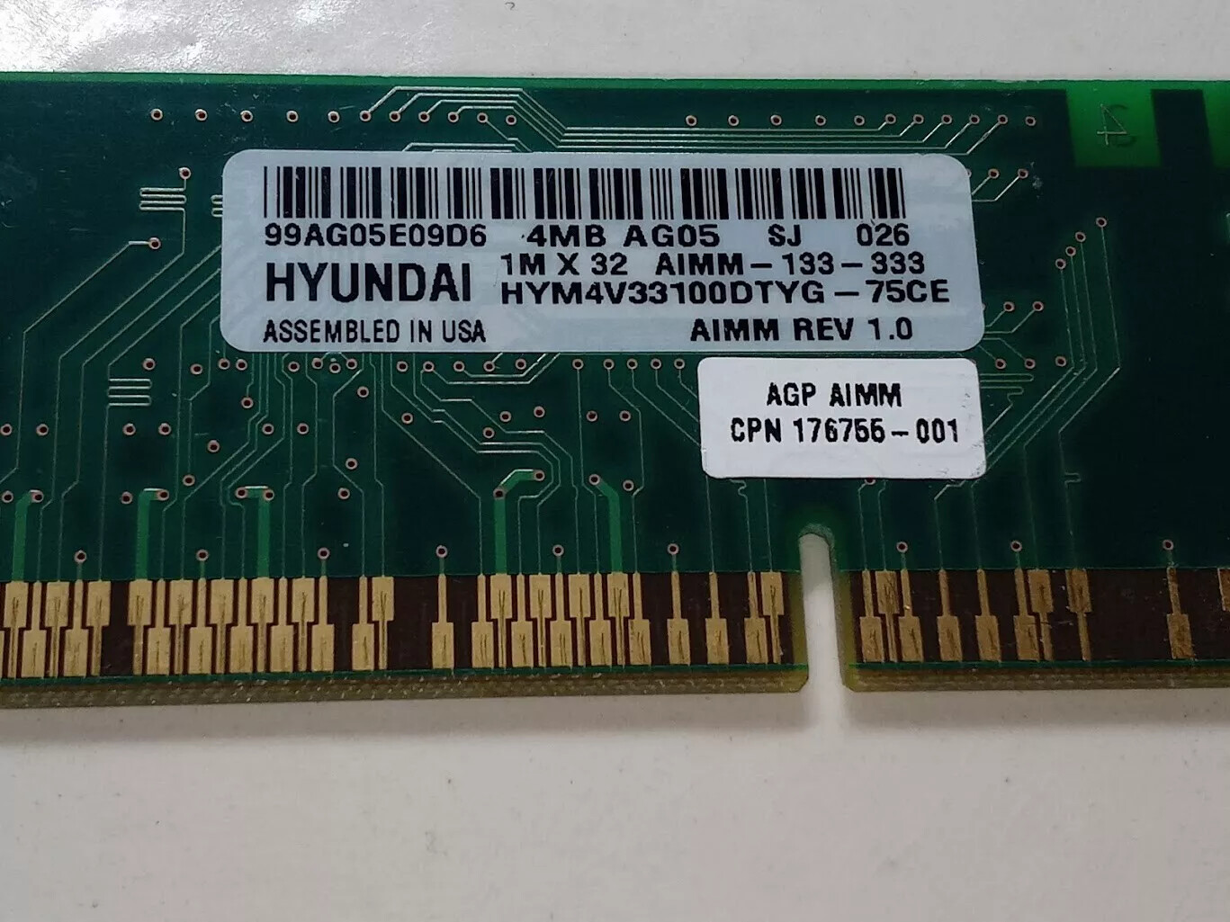 HYUNDAI HYM4V33100DTYG-75CE AIMM Memory 4MB AGP Video Memory Module Used
