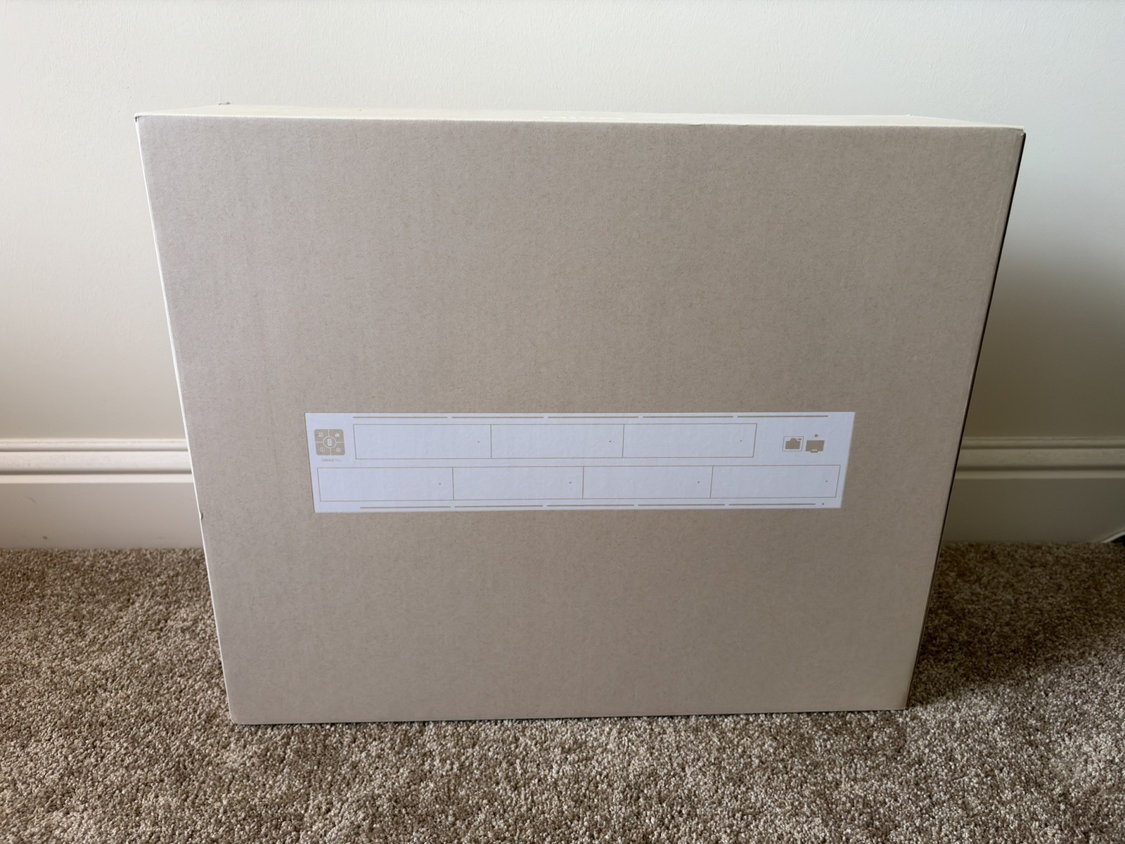 Ubiquiti UniFI UNAS Pro 7-Bay 2U Rackmount NAS Enclosure, Diskless