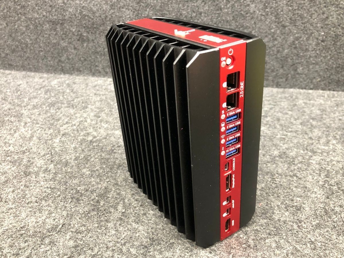 SOLIDRUN Bedrock R7000 Industrial Mini PC Ryzen 7840U 16GB 1TB SSD without OS