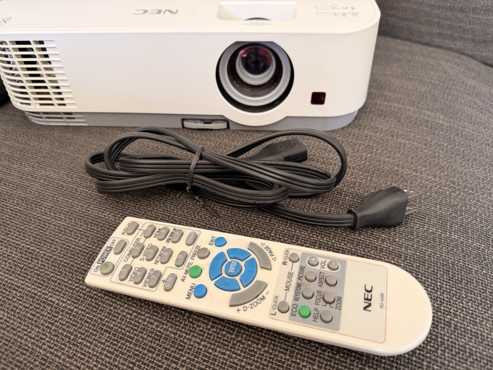 NEC ME301X 3LCD Projector 3000 Lumens XGA 2 HDMI 20% Lamp Life Left
