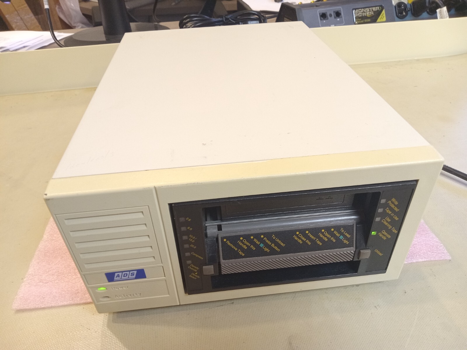 Tape Drive, DLT 4000, SCSI SE, Internal, 70-32048-08 Rev B02