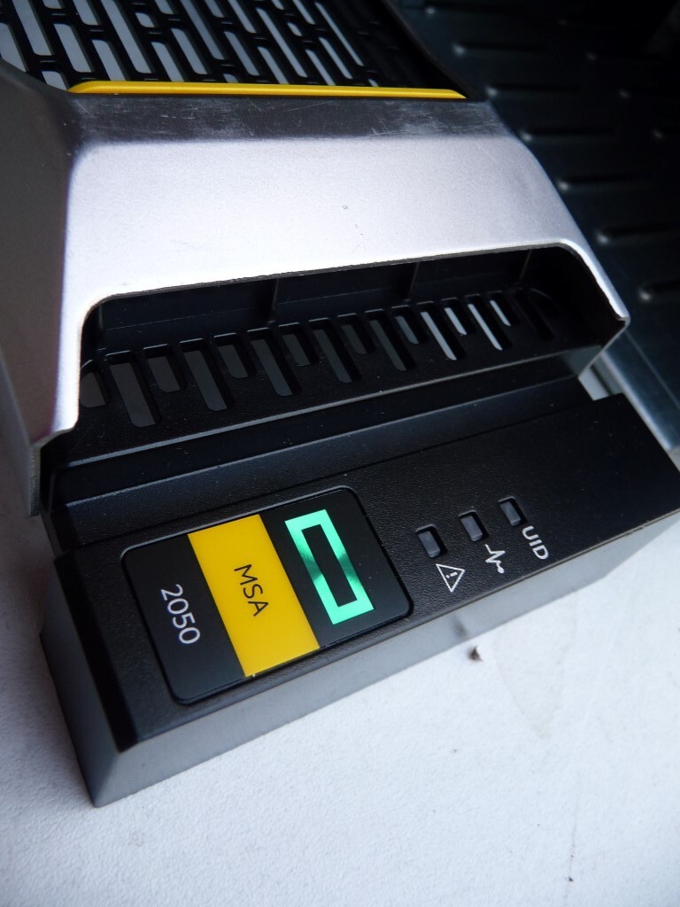 AU SELLER HPE MSA 2050 STORAGE FRONT BEZEL ONLY. HIDES 2.5" DRIVES. LOOKS NEW