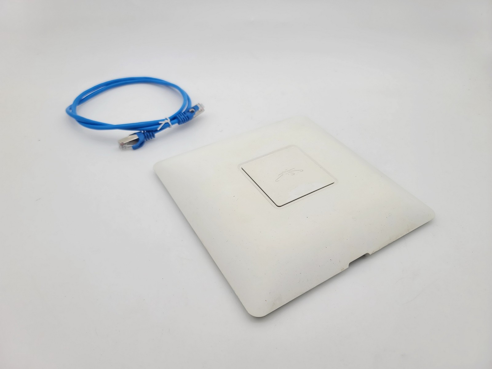 UBIQUITI UNIFI UAP-AC SQUARE 802.11AC WIFI WIRELESS ACCESS POINT POE W CABLE