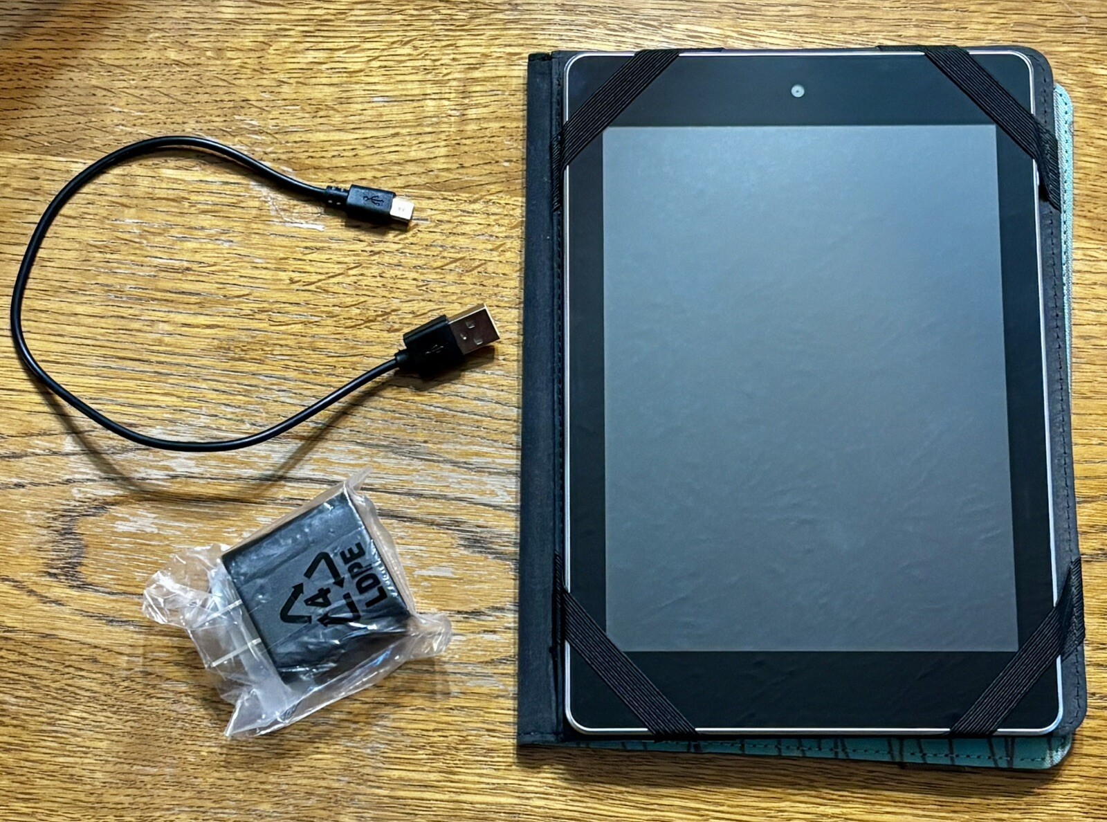 Acer Iconia A1-810 Tablet Android 16Gb Bundle With Charger And Cover - Working