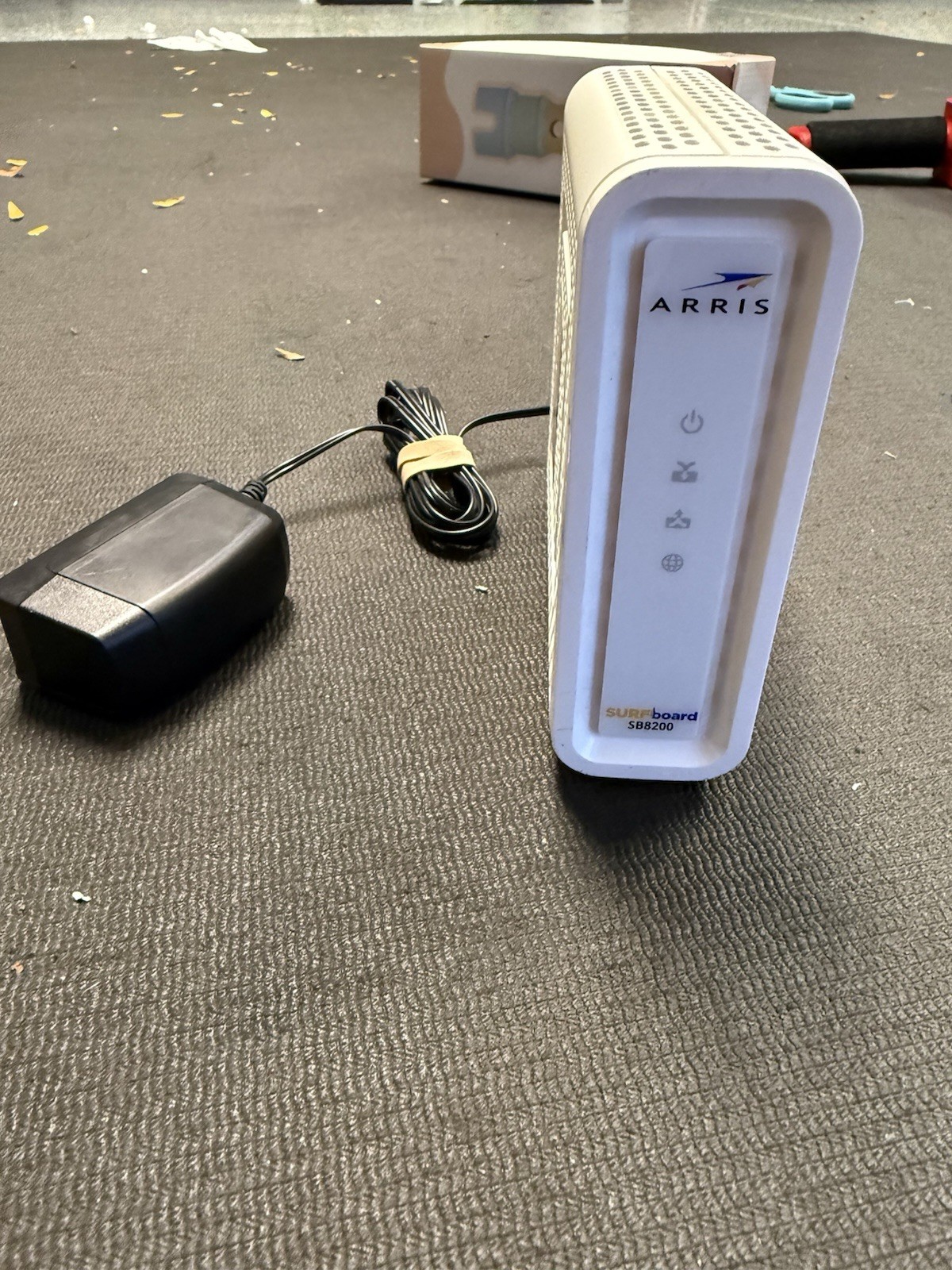 ARRIS SURFboard SB8200 DOCSIS 3.1 Gigabit Cable Modem TESTED w Power Adapter 23B