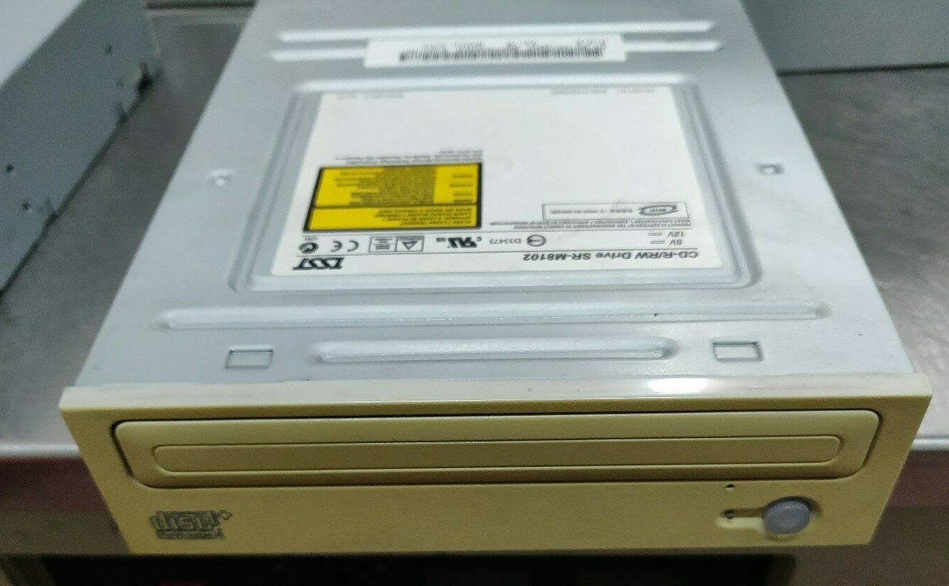 Toshiba ISST SR-M8102 52x32x52x IDE Internal CD-R/RW Drive