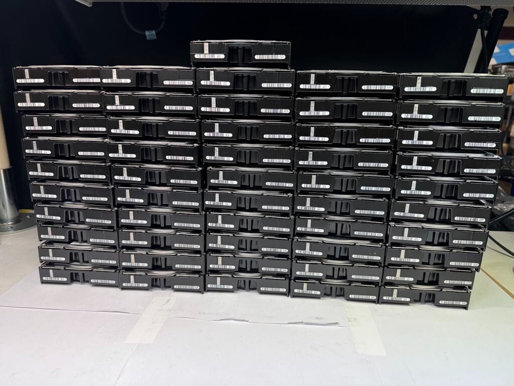 NetApp 600GB 108-00227 SP-412A-R5 HUS156060VLS600 ST3600057SS 6 Gb/s SAS HDD3.5"