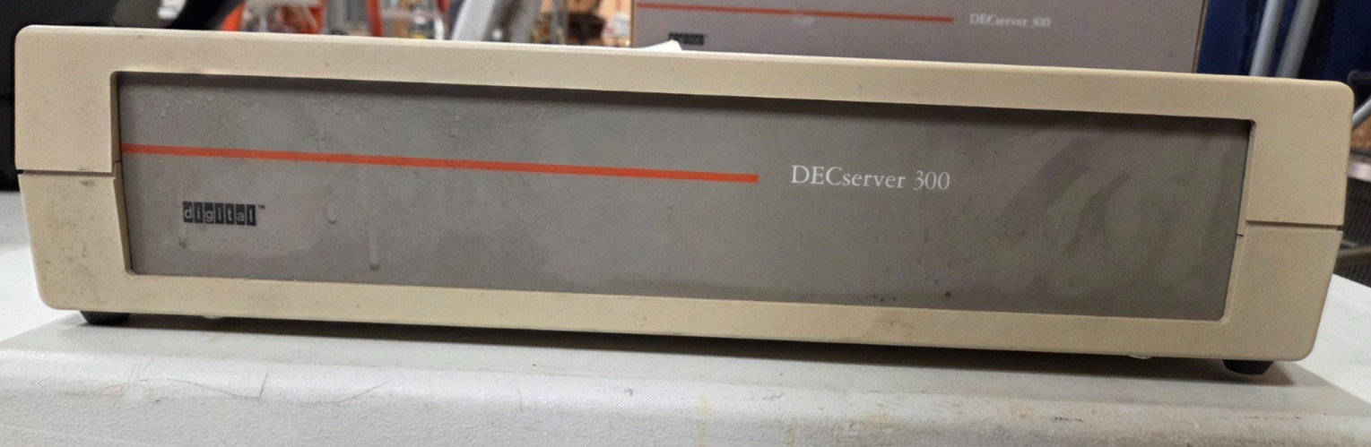 Digital Equipment Corp DEC Vintage DECserver 300 Terminal Server With Outer Case
