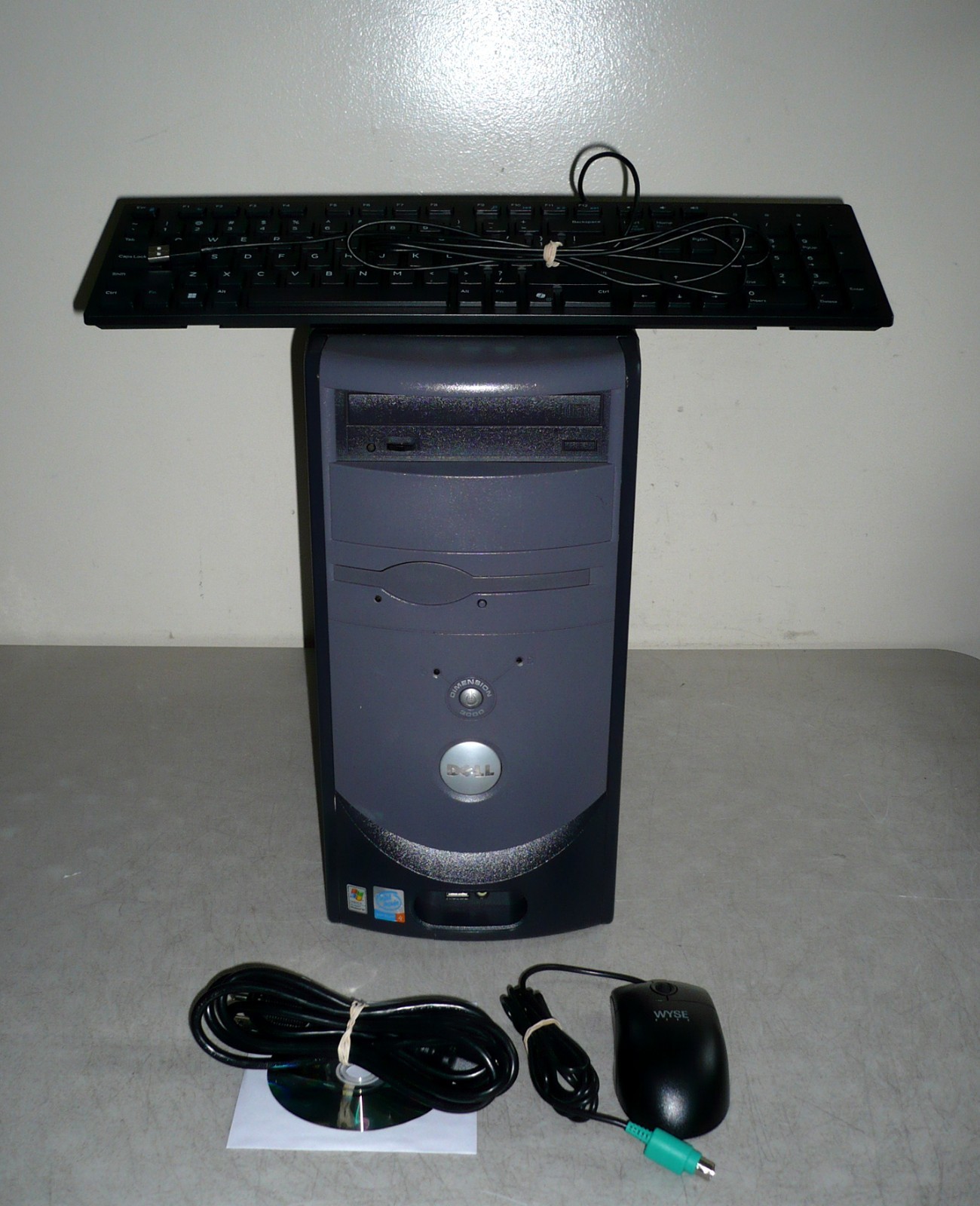 Dell Windows 98 SE Dimension 3000 Desktop Tower PC P4 2.66GHz/40GB/512MB