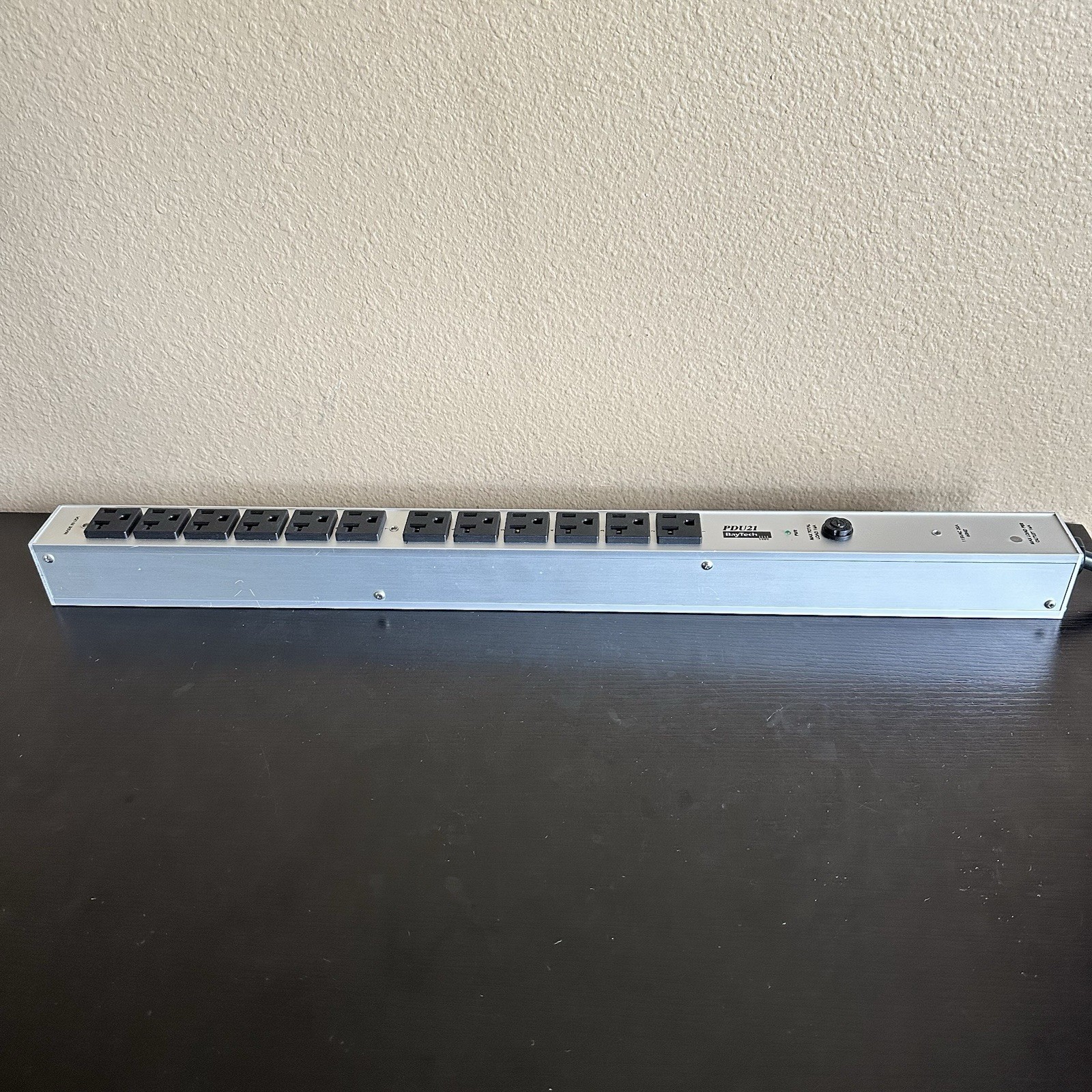 BayTech PDU21 115VAC 16A 12-Outlets Vertical PDU - USED 115VAC 20A 60HZ