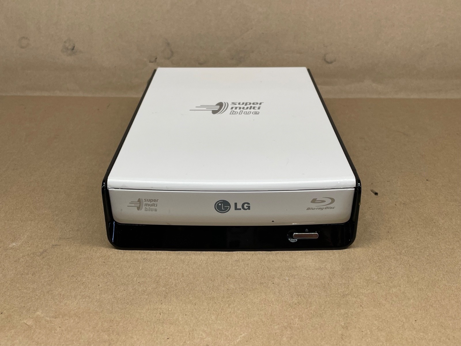 LG BE08LU20 8x External Blu-ray Rewriter eSATA USB 2.0 LightScribe Tested