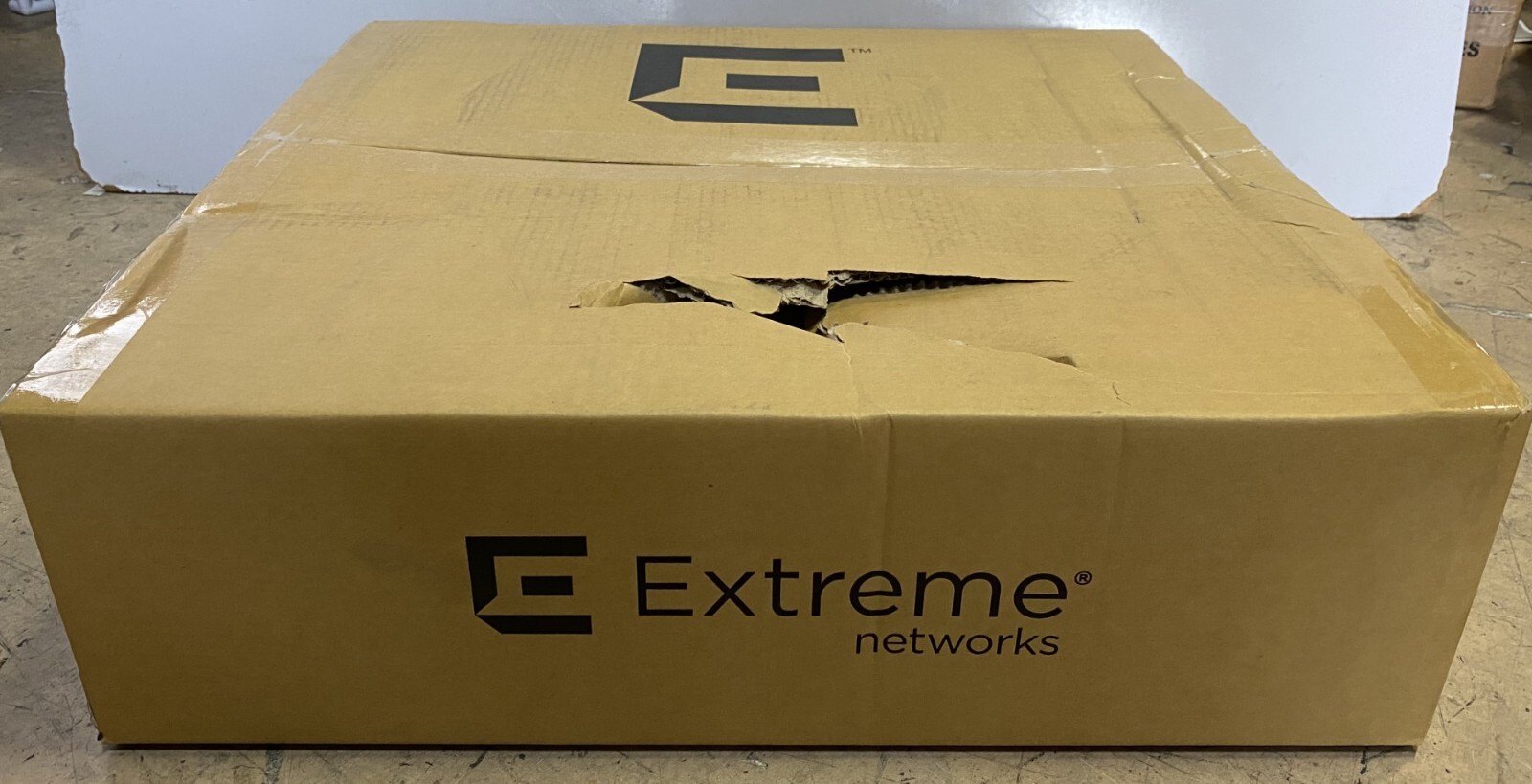 NEW EXTREME NETWORK EC720002X-E6 VSP 7254XTQ 48-PORT + 6-QSFP+ SWITCH w/ FANS