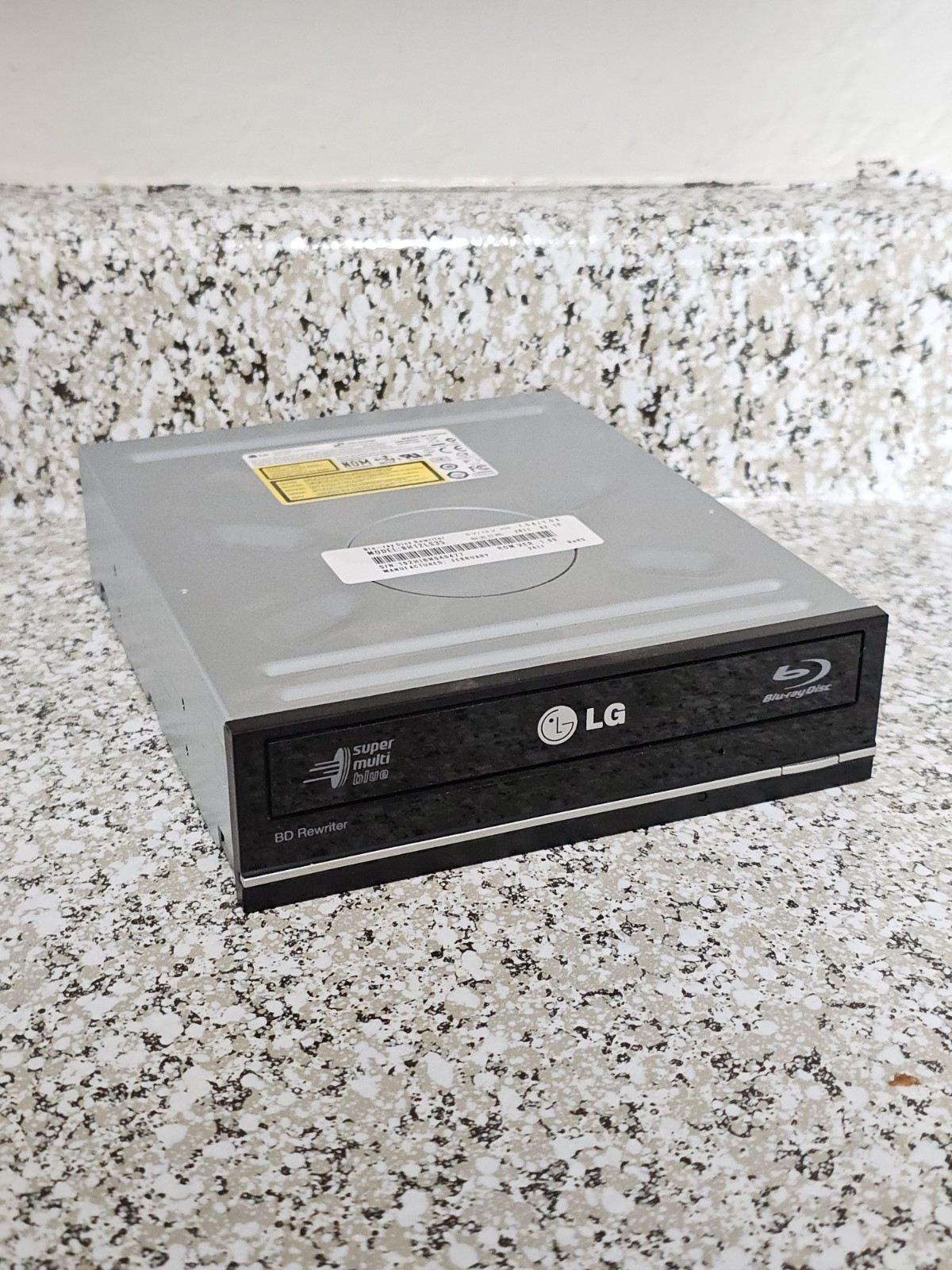 LG MODEL BH12LS35 Blu-ray Disc Rewriter