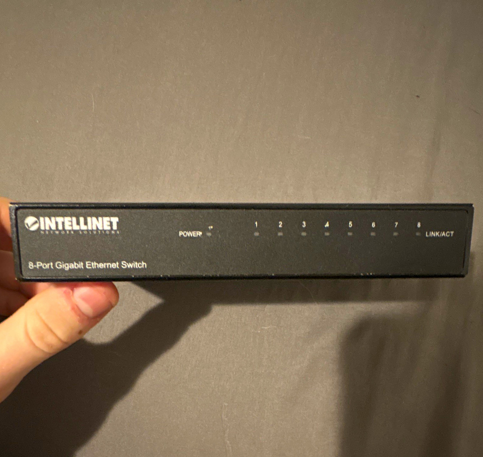 Intellinet Network Solutions 8-Port Gigabit Unmanaged Layer 2 Ethernet Switch