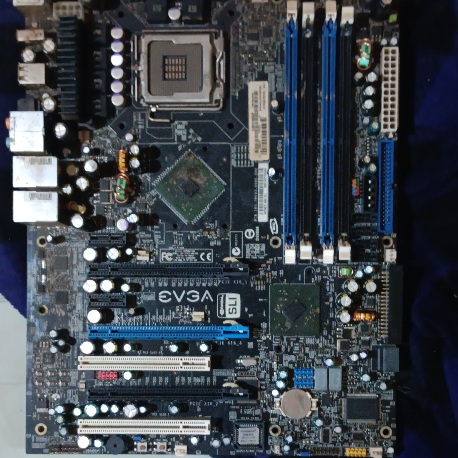 EVGA 680i SLI 122-CK-NF68-A1 ATX Intel LGA775 DDR2 4 DIMM PCIe x16 SLI