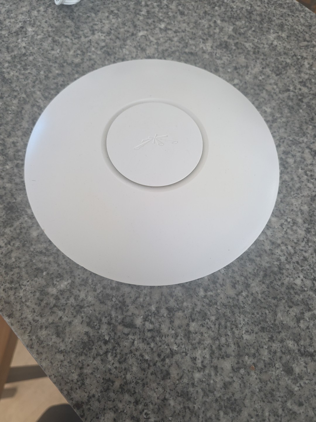 Ubiquiti Networks UAP-LR Wi-Fi System Long Range Network Access Point