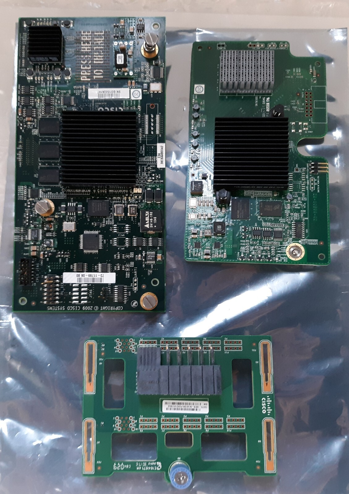 Cisco Bundle UCSB-MLOM-40G-01+73-11789-06 UCS M81KR VIC+CS073-14918-04 BP PS