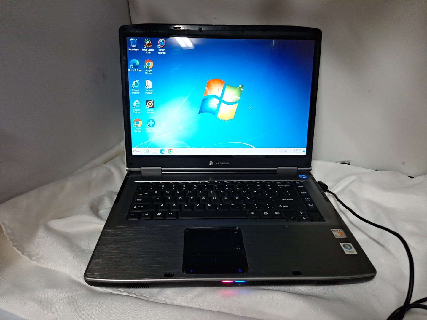 Gateway Laptop MA3 MT6452 AMD Turion 64 1.60GHz 1GB Ram 15.3" Windows 7 Premium