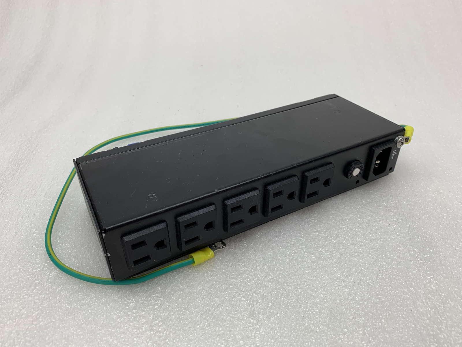 Dell Rackmount Power Strip 5T436 05T436 AP6016 Electrical Ratings: 100-120V AC