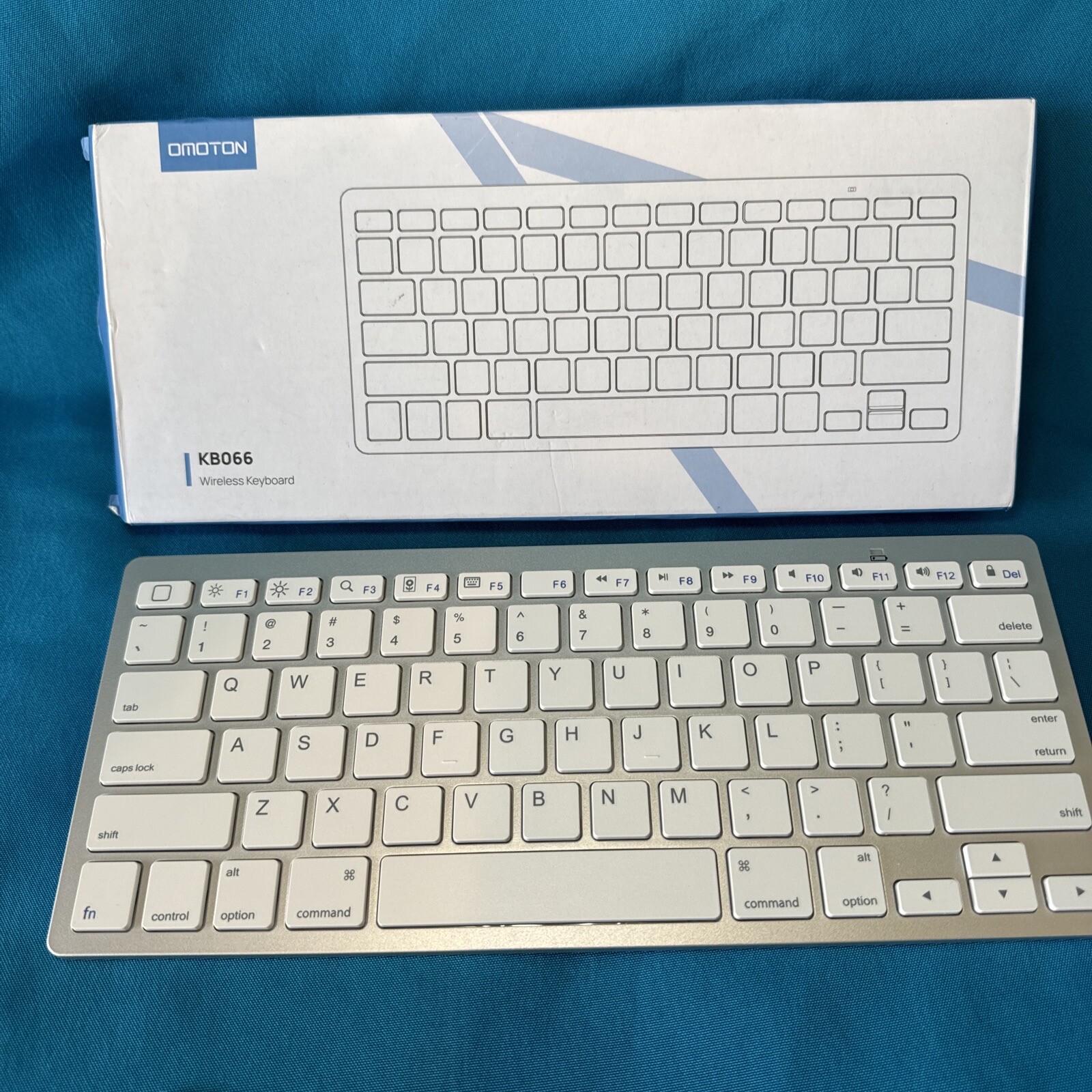 Omoton Ultra-Slim Wireless Keyboard Model #KB066 - Silver+White-New in the Box