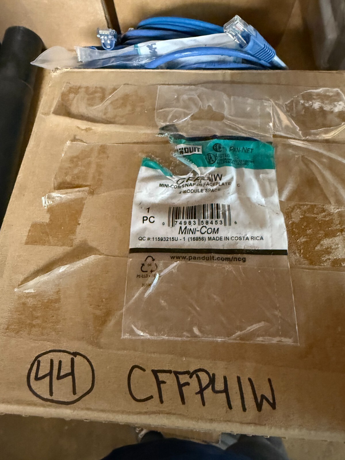 PANDUIT CFFP4IW FACEPLATE, 4-PORT, SNAP-IN Box of 44