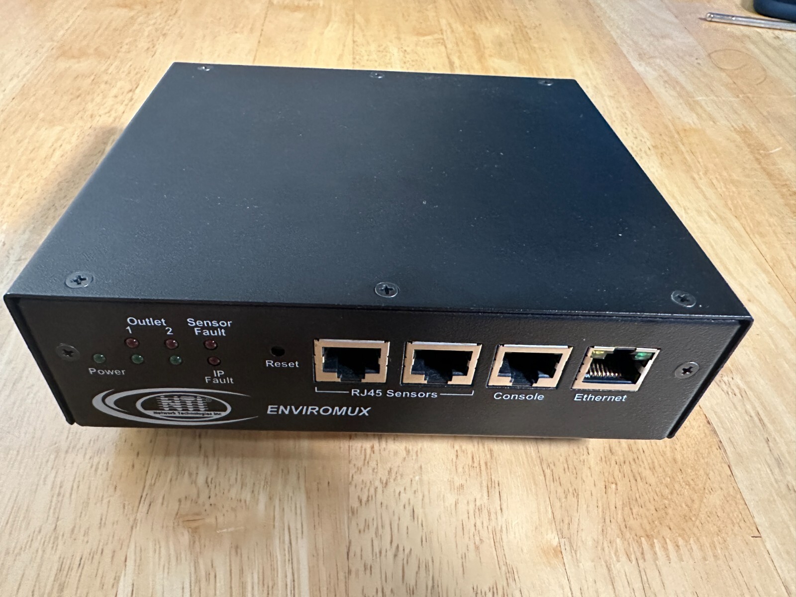 Network PDU. NTI IPDU-S2 Secure Remote Power Control Unit w/environment monitor