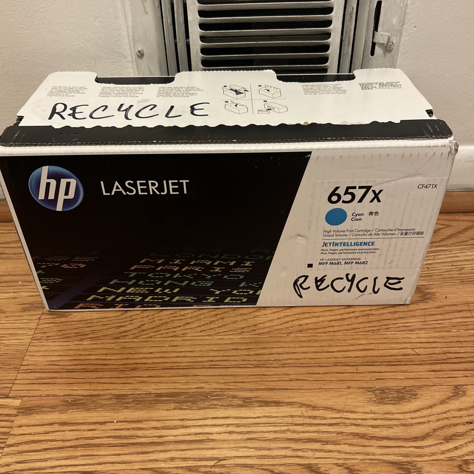 HP 657X High Yield Cyan Original LaserJet Toner cart. CF471X interior bag open