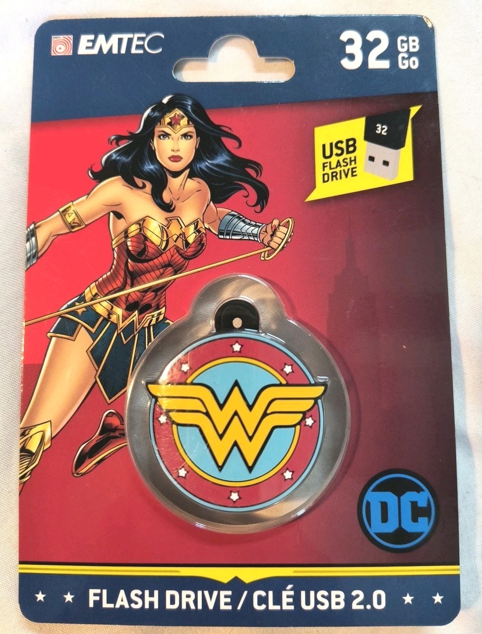 Wonder Woman USB 32 GB Flash Drive/Keychain DC Superhero Fandom WB Emtec NEW