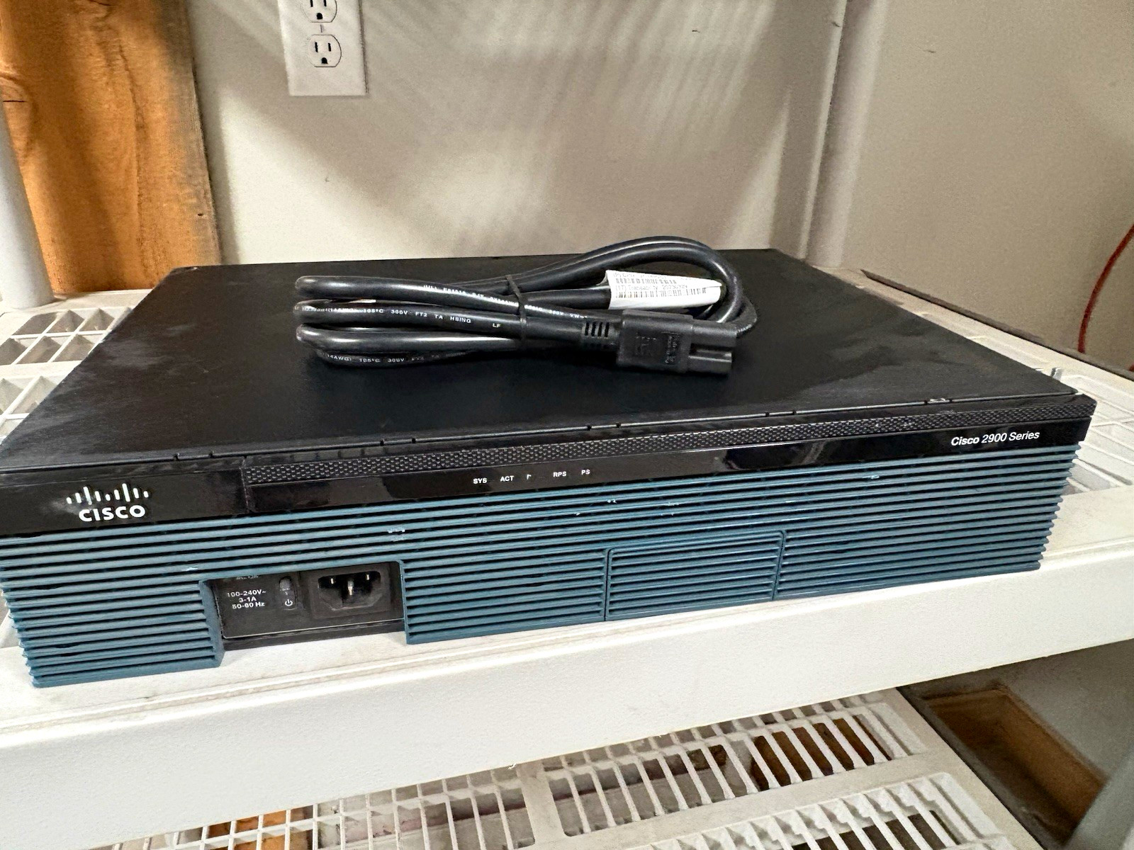 Cisco 2900 Series Rack Mount Enterprise Router 1Gbps 3 LAN 2 WAN USB Cord