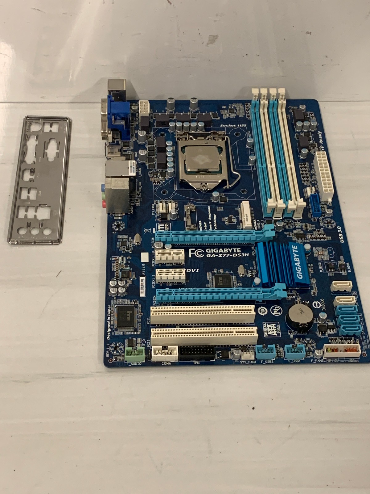 Gigabyte GA-Z77-DS3H Motherboard Intel Core i5-3570K 3.4GHz LGA 1155 IO Shield