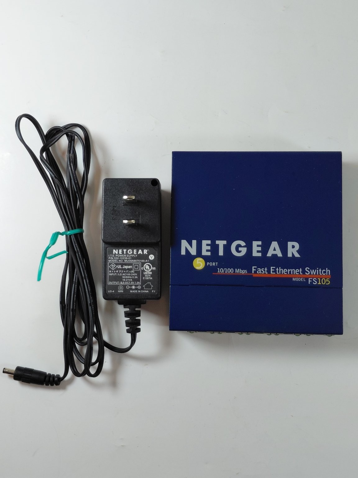 Netgear FS105 5-Port 10/100 Mbps Fast Ethernet Switch with Power Adapter