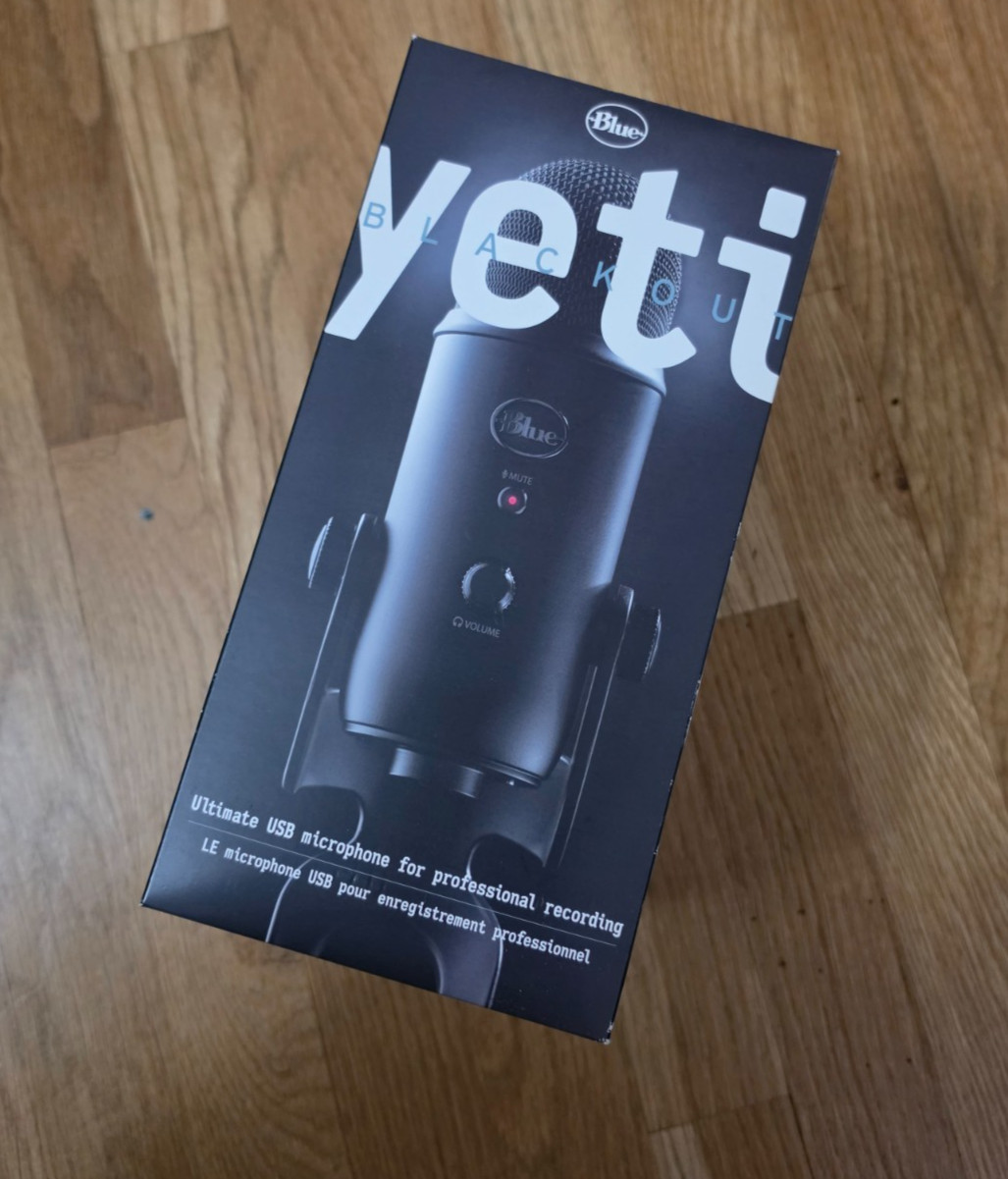 Blue Yeti Blackout Multi-Pattern USB Condenser Microphone Black