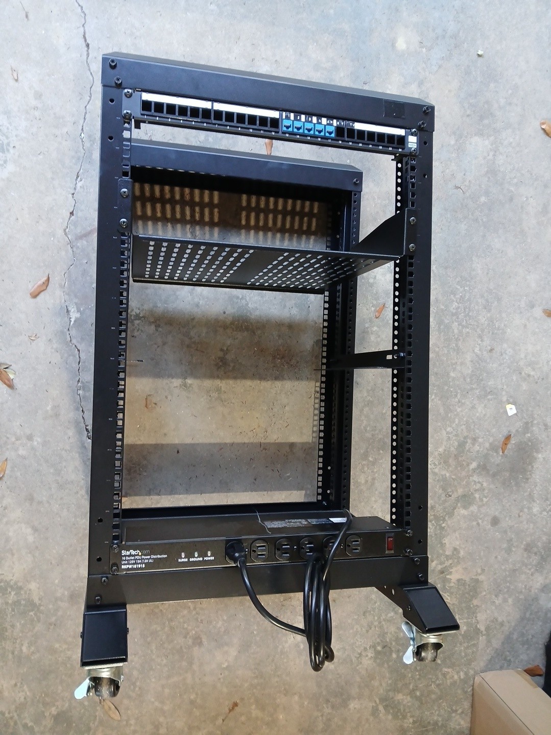 Startech RKPW161915 4-Post Open Frame Server Rack.36 Inch Tall