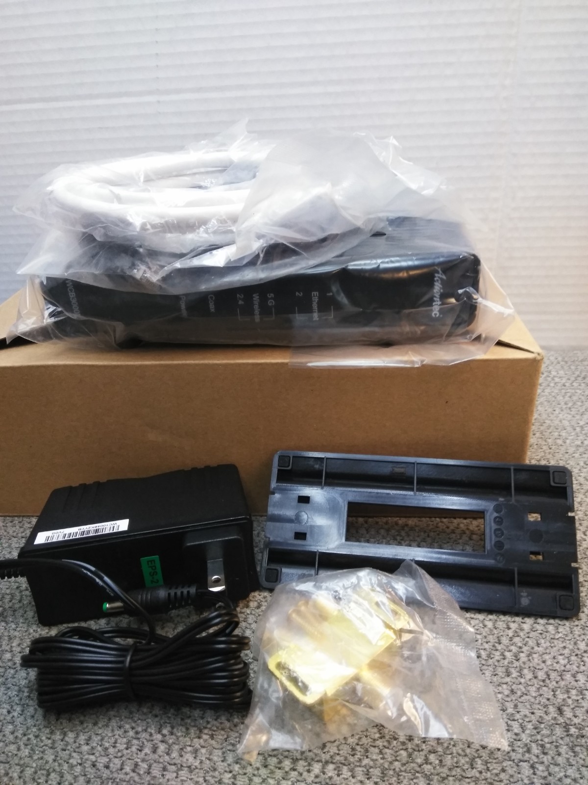 Actiontec WCB3000N Single Dual-Band Wireless Network Extender Black Wi-Fi 