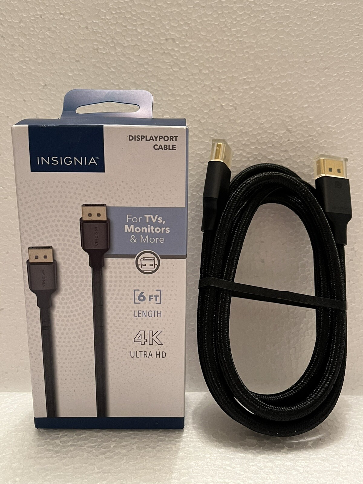Insignia- 6' DisplayPort Cable - Black