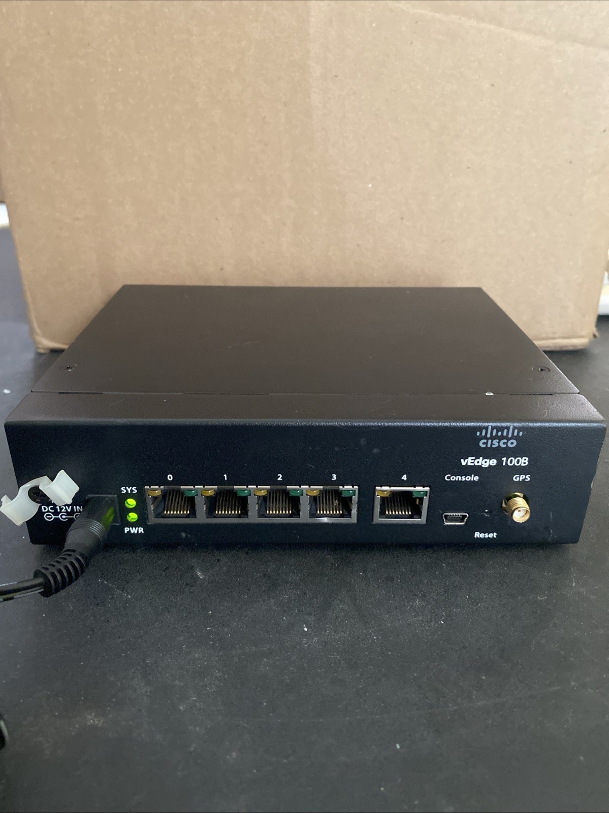 Cisco / Viptela vEdge 100B 5-Port SD-WAN Router With Power Cord