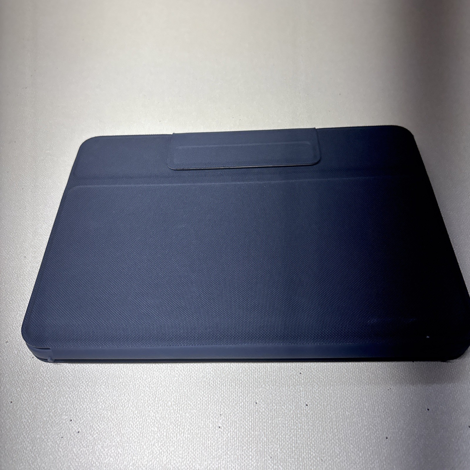 Logi YU0073 rugged combo 3 student Ipad keyboard case 7th 8th 9th generation