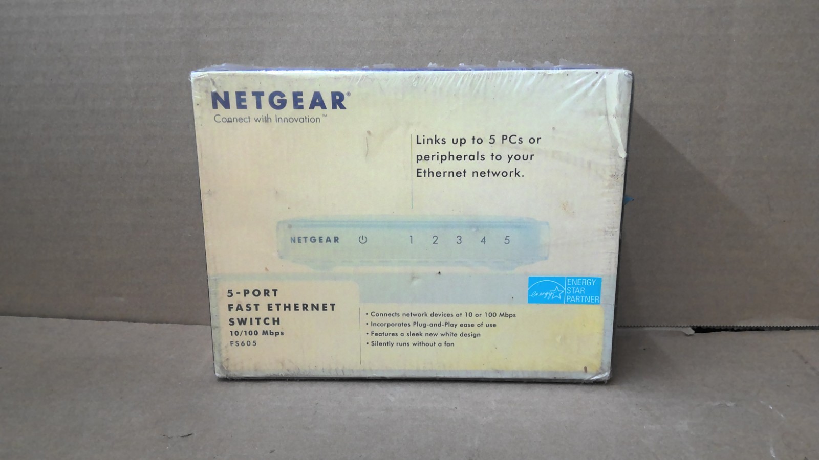 NETGEAR ProSafe FS105 5-Port 10/100 Fast Ethernet Unmanaged Desktop Switch