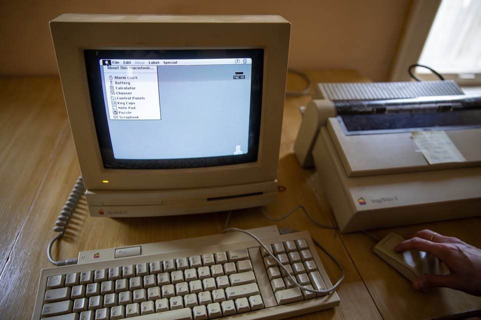 Apple Macintosh LC Complete System w/ RGB Monitor Keyboard Mouse Boots System 7